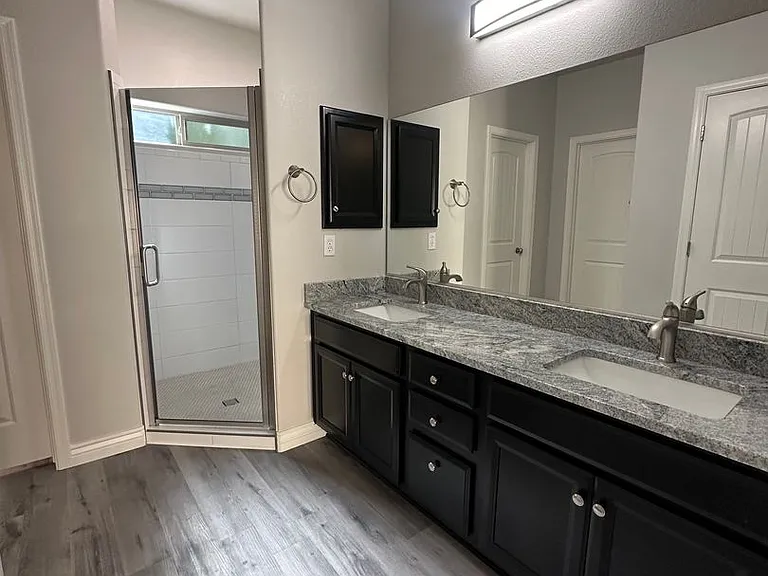 2743 Chambers Ave — Photo 29