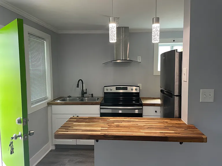 1702 Grove St #2 — Photo 5