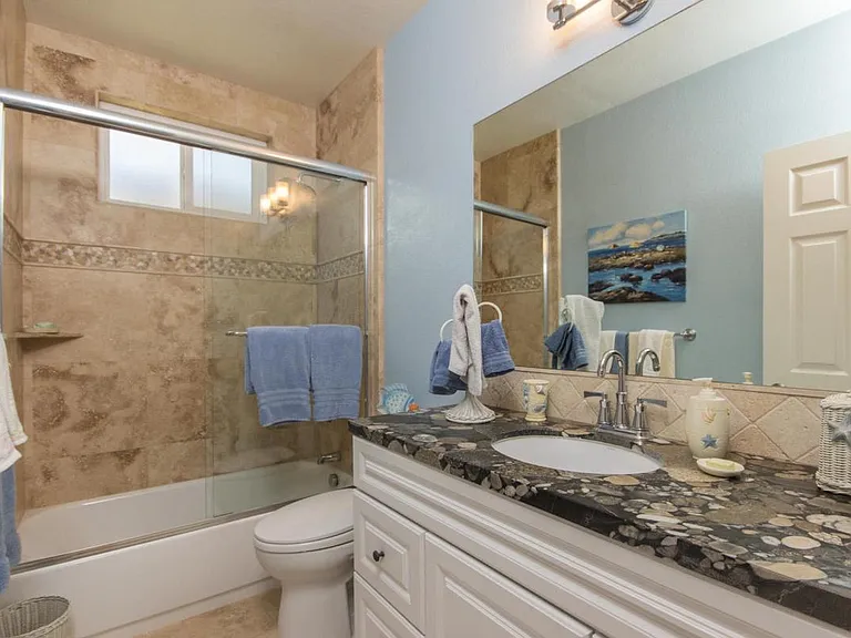 Primp in 2.5 Bathrooms off Master and Guest Rooms