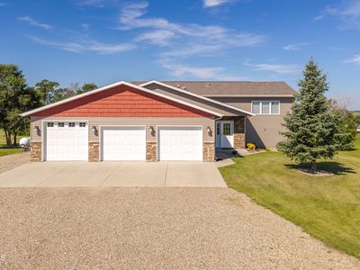 10001 Pond Pl, Bismarck, ND, 58504