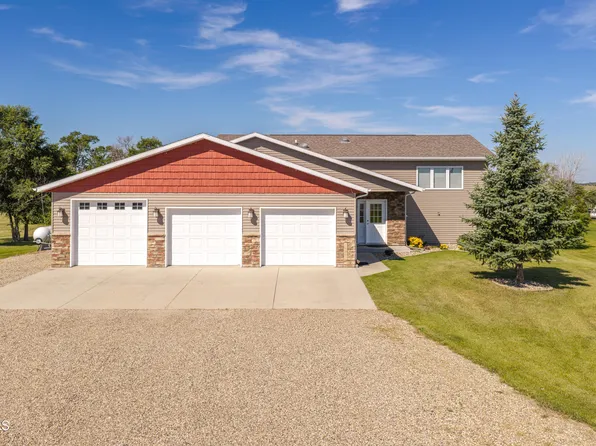 10001 Pond Pl, Bismarck, ND 58504