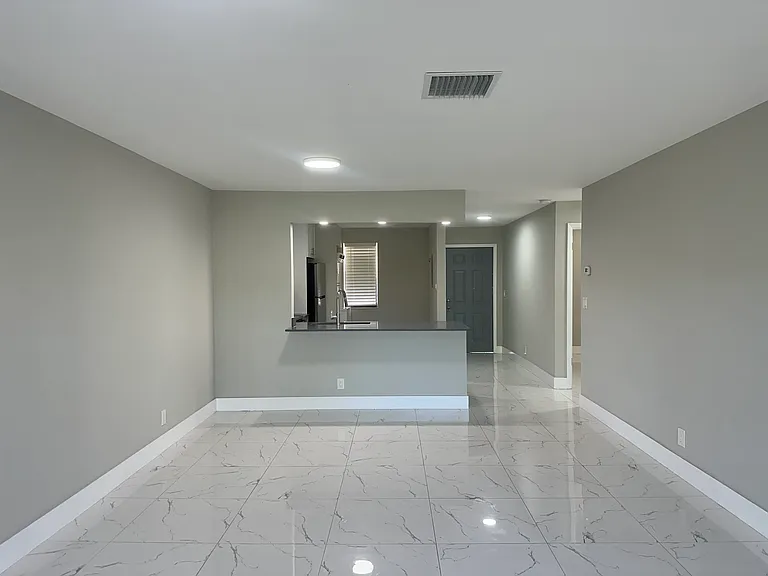 4881 Arjaro Dr #4881 — Photo 2
