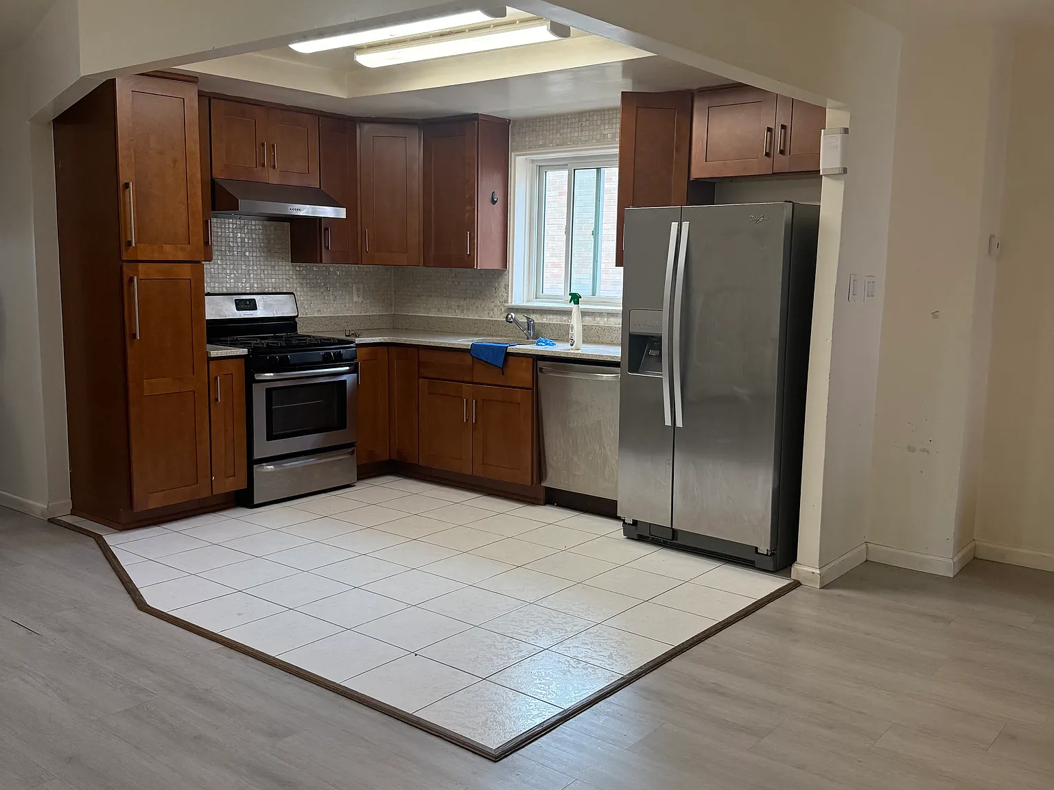 4 bed, 1.5 bath, 1300 sqft, $3,400 — Photo 1