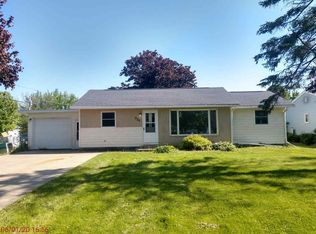 525 Warner Ave, Cresco, IA 52136