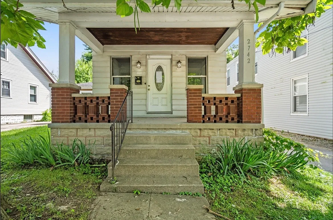 2742 Latonia Ave — Photo 2