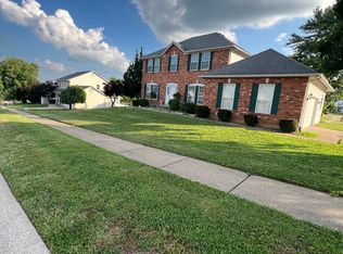 1862 Summitview Dr, Saint Charles, MO 63303
