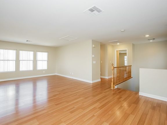 4th image of 5049 Whistling Acres Ave