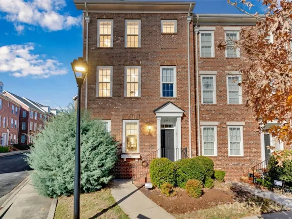 2305 Silver Crescent Dr, Charlotte, NC 28273
