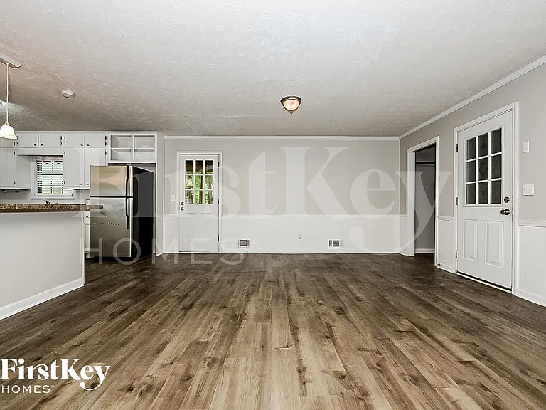 466 Birch Ln SE — Photo 4