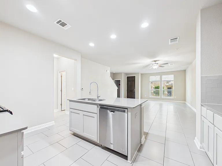 13800 Lyndhurst St #52 — Photo 7