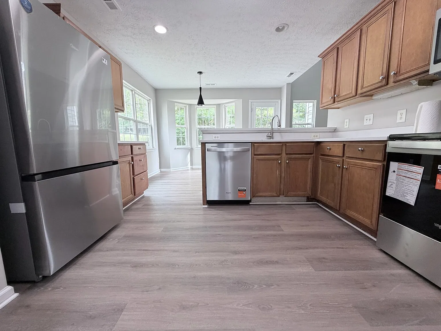 4 bed, 2096 sqft, $2,100 — Photo 2