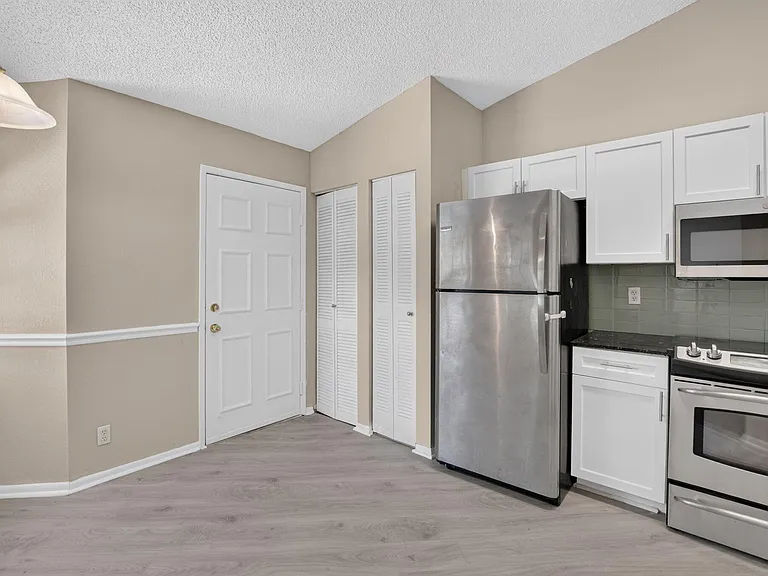 8108 Summer Shores Dr — Photo 7