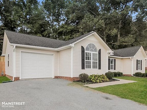 4th image of 806 White Oak Ln
