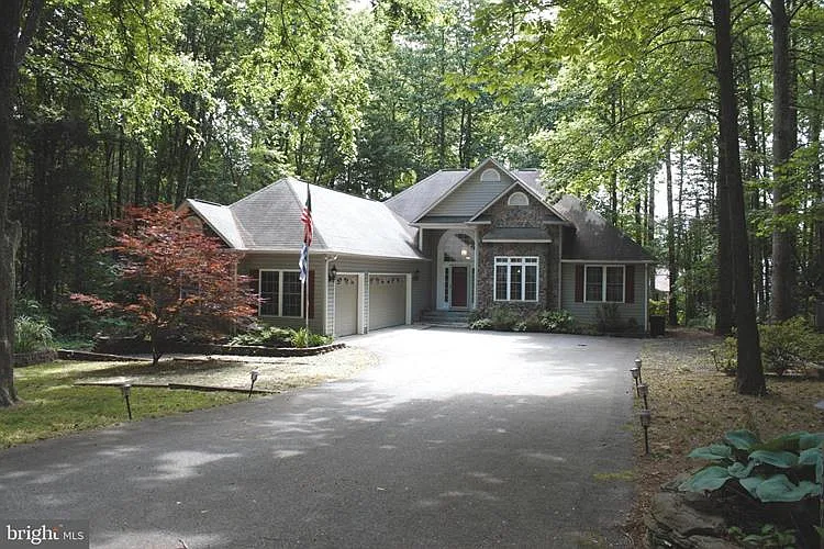 329 Stratford Cir photo 1