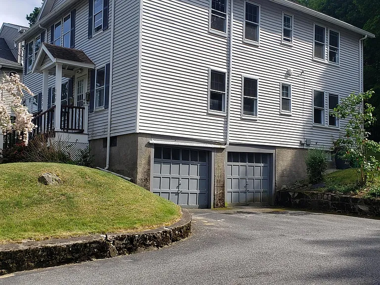 233 Langley Rd — Photo 12