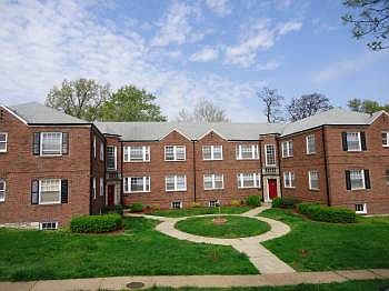 1st image of 3901 Canterbury Dr APT 3