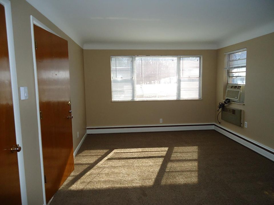 1st image of 4790 Clevesdale Dr APT 4