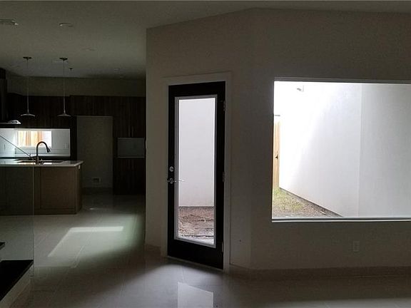 5th image of 8101 N 23rd Ln Unit 2