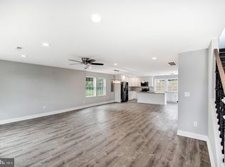 47 Mallow Ln, Levittown, PA