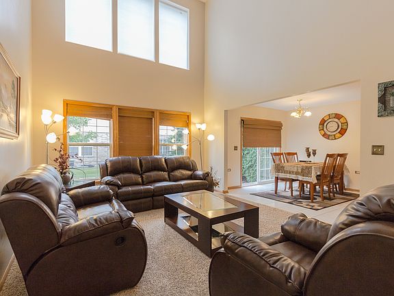 3rd image of 9702 Hillcrest Cir
