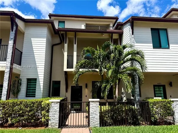 4680 NW 83rd Path, Doral, FL 33166