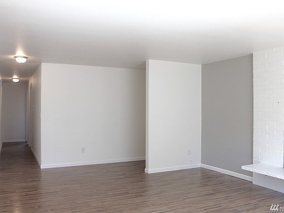 3rd image of 2504 Olympic Blvd