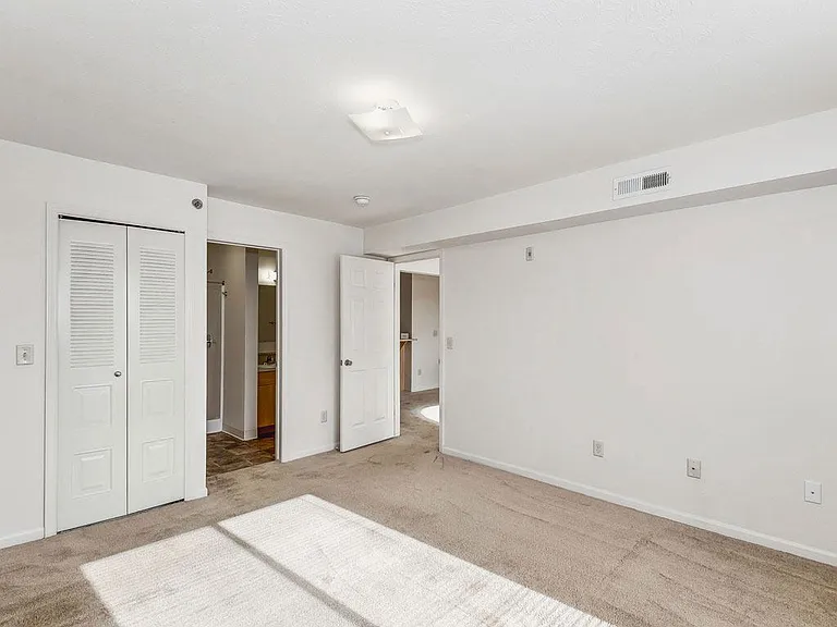 Colonial Pointe at Fairview Apartments — Photo 25
