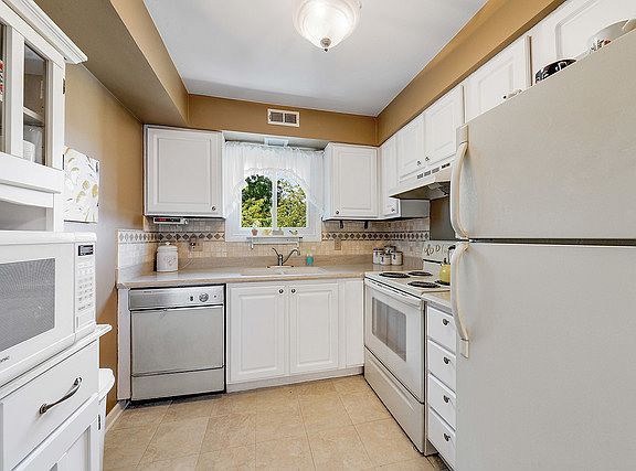 2nd image of 5233 James Ln APT 1322