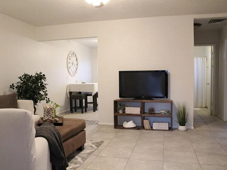 1021 Alvarado Dr SE #B — Photo 4