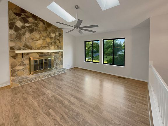 4th image of 100 Birchwood Dr