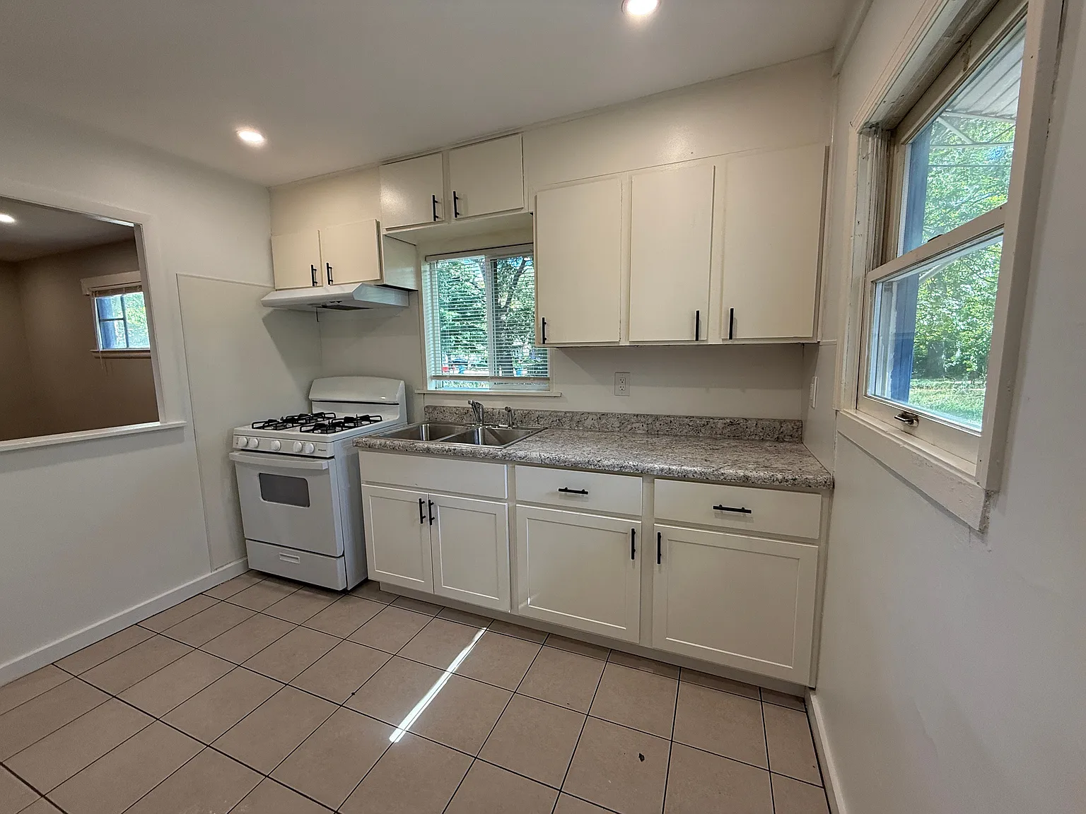 2 bed, 1.0 bath, 650 sqft, $1,100 — Photo 4