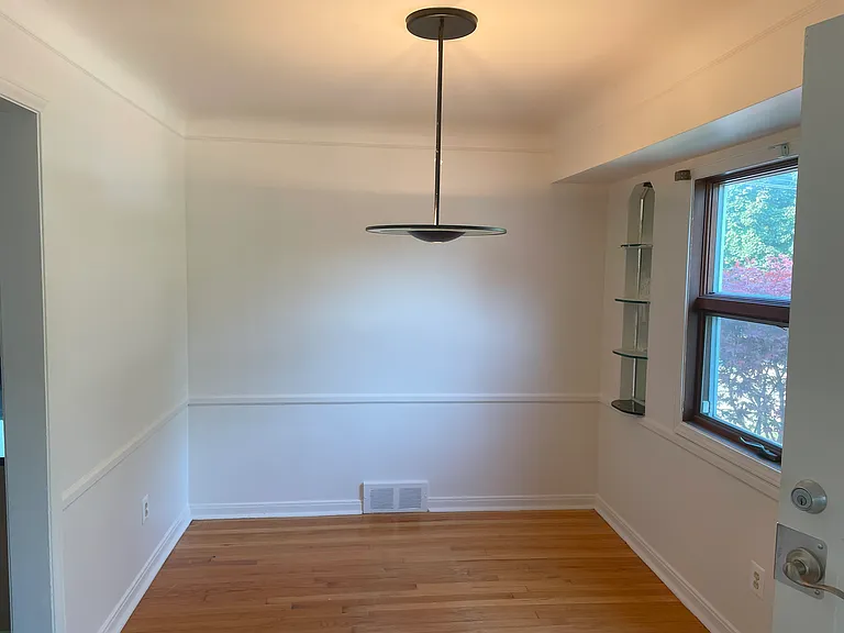 729 N Vermont Ave — Photo 4