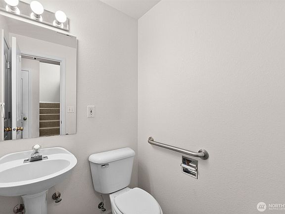 5th image of 2422 Olympia Avenue NE