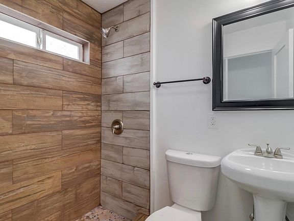 5th image of 4251 41st St