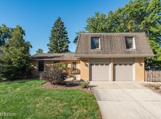 7220 Fairmount Ave, Downers Grove, IL 60516
