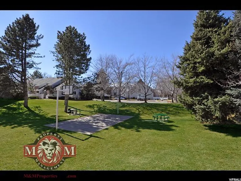 975 E Essex Court Way #4-6950 — Photo 2