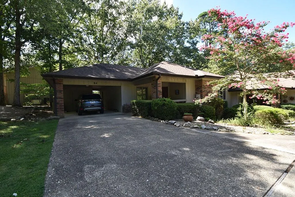 64 Majorca Dr — Photo 4