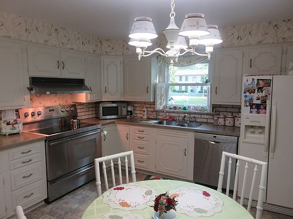 5th image of 1128 Luray Dr
