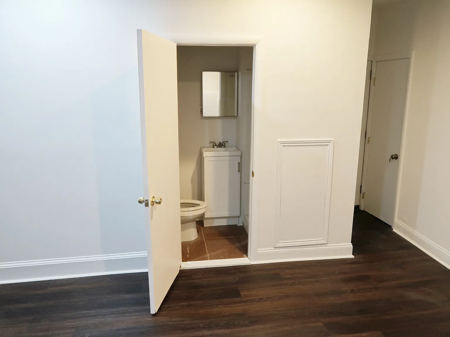 1 bed, 900 sqft, $1,000 — Photo 4