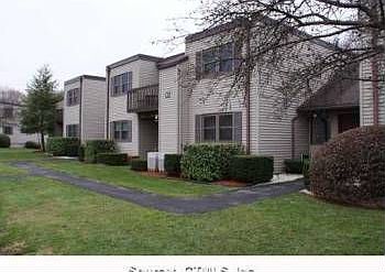 2nd image of 1006 Twin Circle Dr