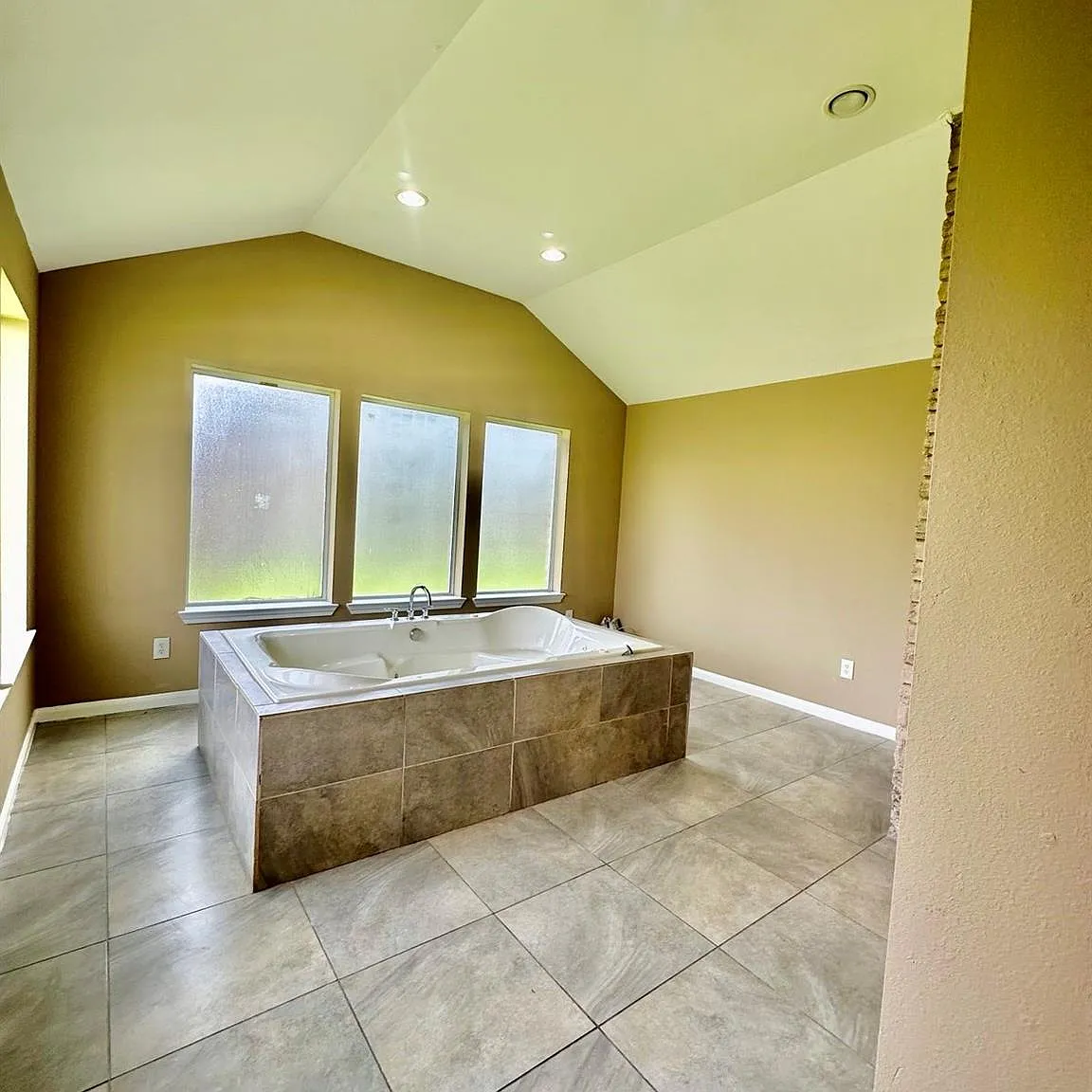 4 bed, 4.0 bath, 1900 sqft, $1,795 — Photo 4