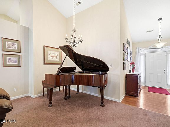 4th image of 1444 Graybrook Ln