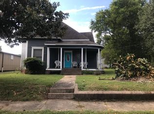 111 W 7th St, Russellville, AR 72801