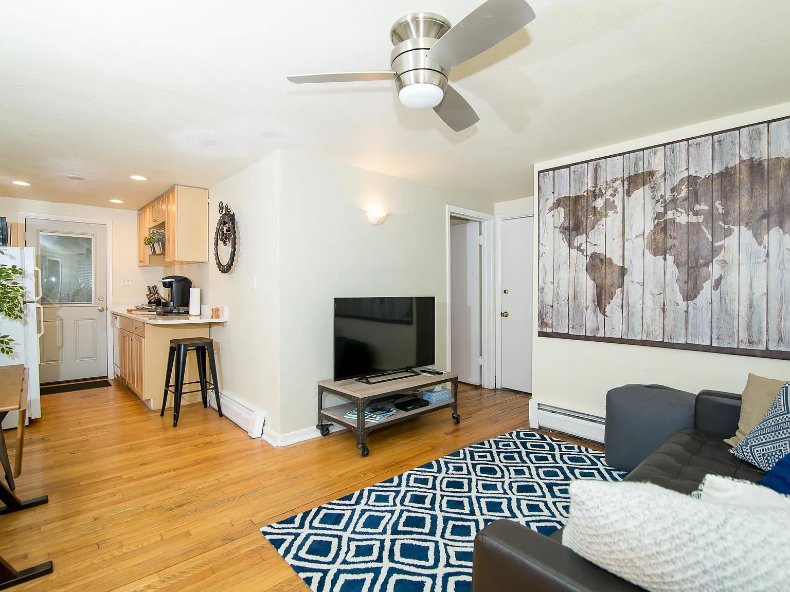 1 bed, 550 sqft, $1,900 — Photo 1