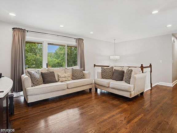 5th image of 140 Greenway Dr