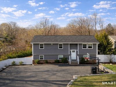 26 Three Lakes Drive, Stamford, CT, 06902