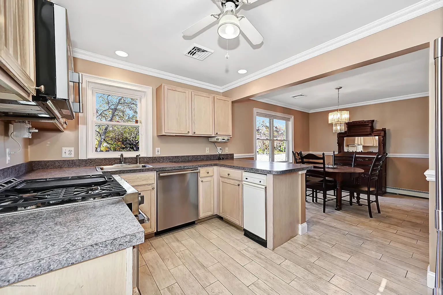 3 bed, 1416 sqft, $3,700 — Photo 3