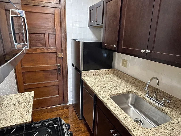 520 W Belden Ave — Photo 46