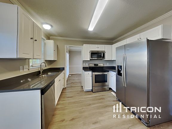 4th image of 6 Wimbledon Ln
