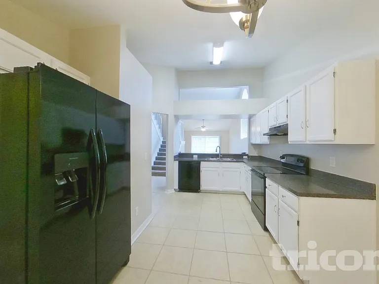 1627 Chatham Cir — Photo 5